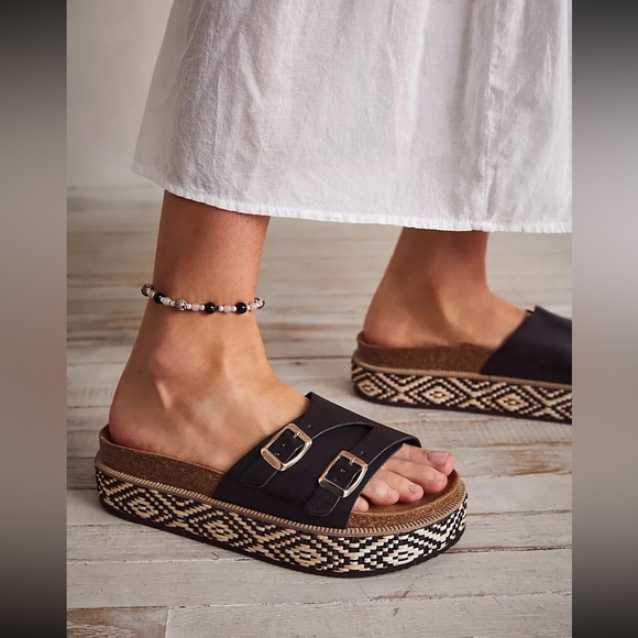 NEW FREE PEOPLE CARAVELLE CORK FOOTBED SANDALS BLACK - Picture 2 of 4